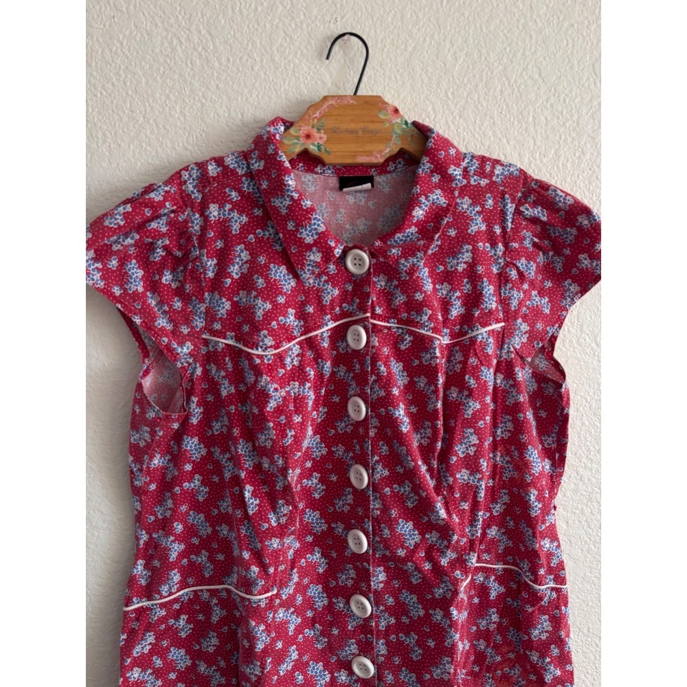 Vintage Red Floral Button Front House Dress / Day Dress with White Piping - Picture 3 of 8